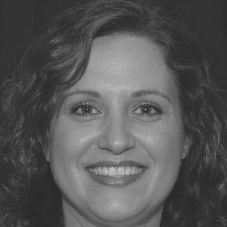 Retrato de Elena, mentora en planificación financiera